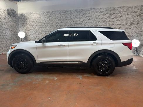 Used 2021 Ford Explorer XLT AWD/4WD image 4
