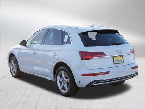 Used 2023 Audi Q5 Premium w/ Convenience Package image 5