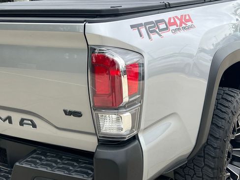 Used 2022 Toyota Tacoma TRD Off-Road image 15