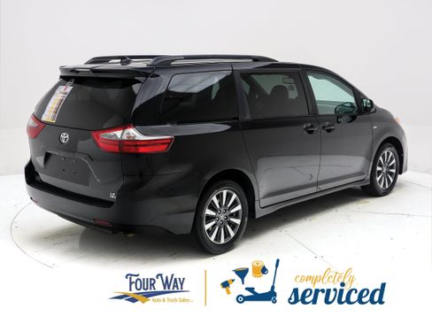 Used 2020 Toyota Sienna LE AWD/4WD image 4