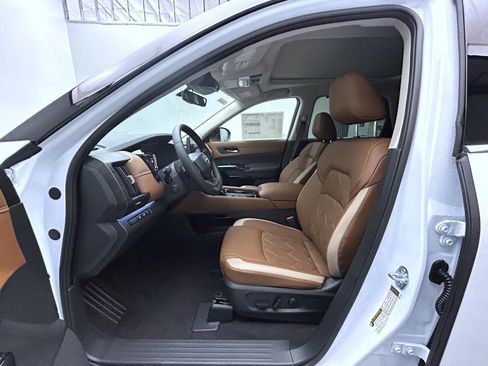 New 2026 Nissan Pathfinder Platinum AWD/4WD image 10