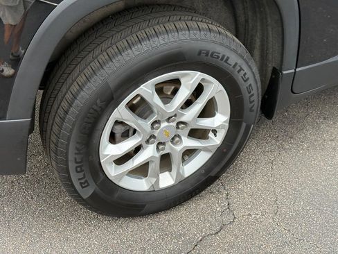 Used 2023 Chevrolet Traverse LS FWD image 9