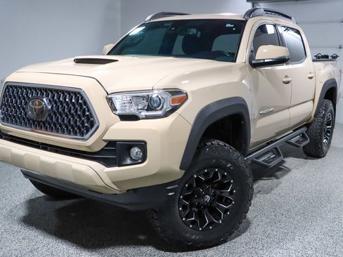 Used 2019 Toyota Tacoma TRD Sport image 33