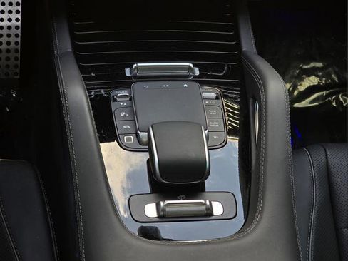 Used 2025 Mercedes-Benz GLS 580 4MATIC image 15