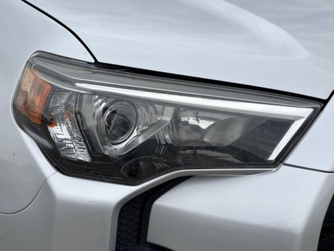 Used 2019 Toyota 4Runner SR5 AWD/4WD image 12