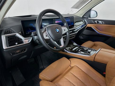 Certified 2023 BMW X7 xDrive40i w/ Premium Package image 9