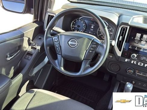Used 2025 Nissan Frontier SV RWD image 8