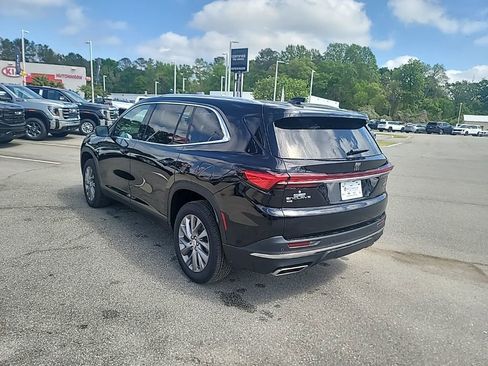 Used 2025 Buick Enclave Preferred image 5