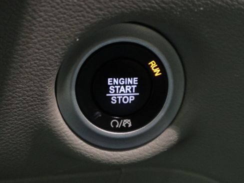 Used 2023 Chrysler Pacifica Touring-L FWD image 33