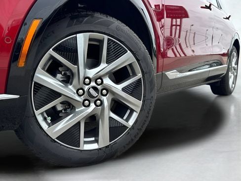 New 2027 Cadillac Optiq Luxury w/ LPO, Floor Liner Package AWD/4WD image 2