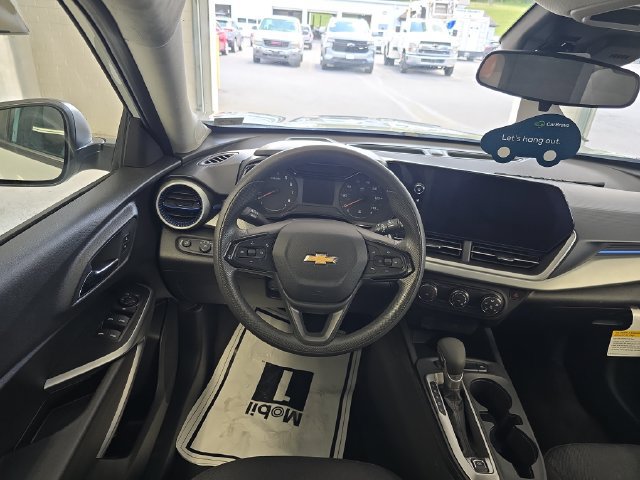 Used 2025 Chevrolet Trax LS FWD image 12