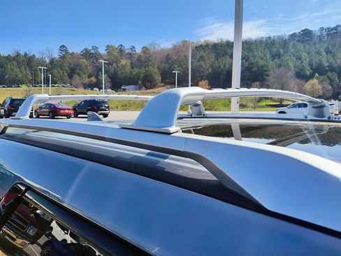 Used 2025 Nissan Pathfinder Platinum image 4