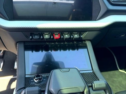 Used 2025 Lamborghini Urus SE AWD/4WD image 15