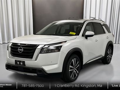 New 2025 Nissan Pathfinder Platinum w/ Cargo Package