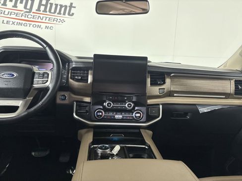 Used 2024 Ford Expedition Limited image 27