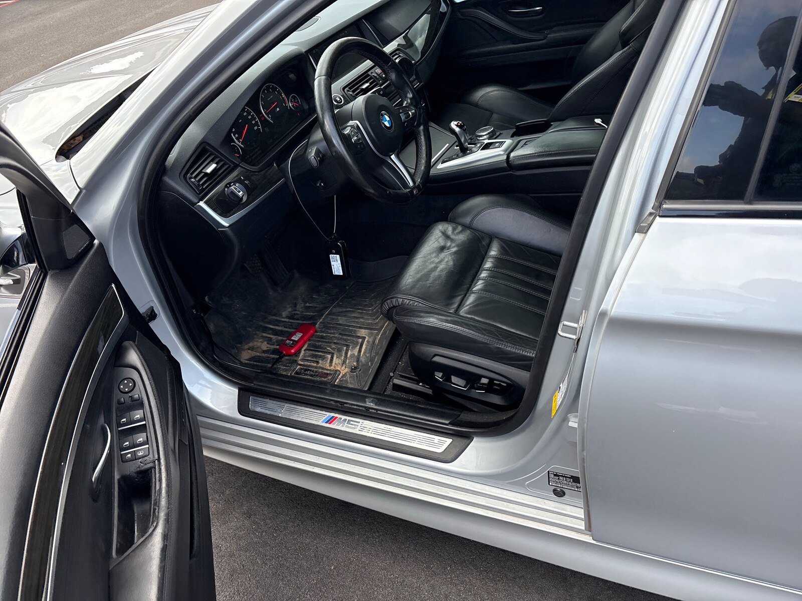 Used 2016 BMW M5 RWD image 3