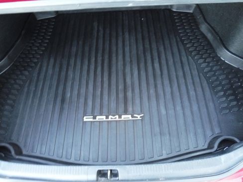 Used 2018 Toyota Camry SE image 31