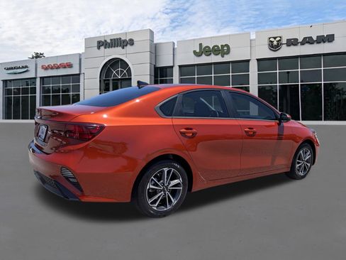Used 2022 Kia Forte LXS w/ LXS Technology Package FWD image 3