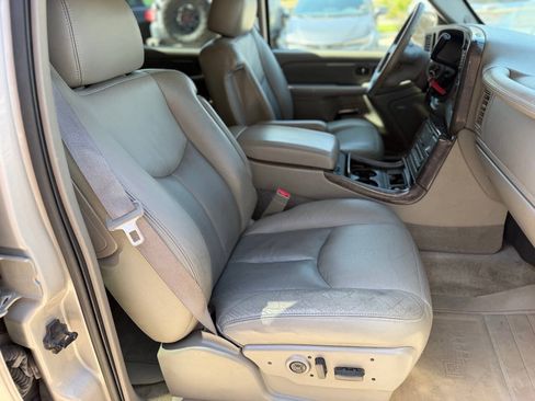 Used 2004 GMC Yukon Denali AWD/4WD image 16