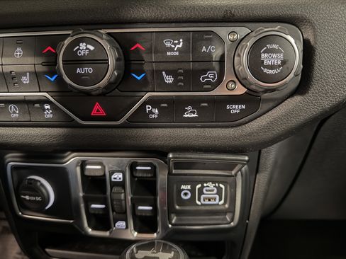 Used 2024 Jeep Wrangler Sport S image 14