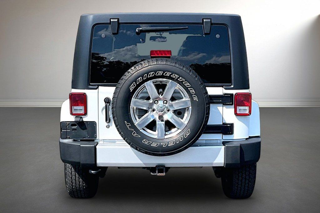 Used 2014 Jeep Wrangler Unlimited Sahara w/ Connectivity Group AWD/4WD image 6