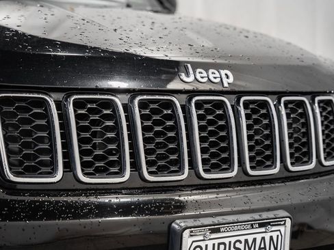 Used 2019 Jeep Grand Cherokee Laredo w/ Security & Convenience Group image 15