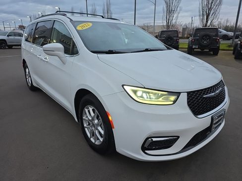 Used 2022 Chrysler Pacifica Touring-L image 7