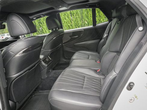 Used 2018 Lexus LS 500 w/ Luxury Package RWD image 31