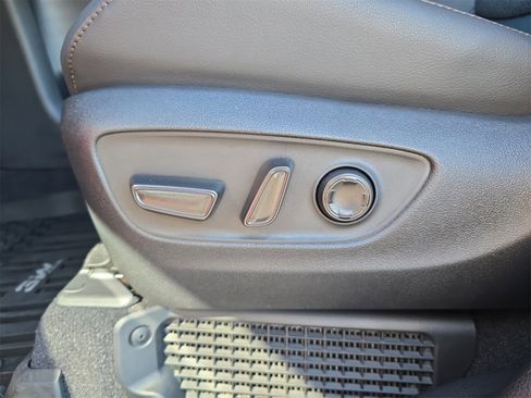 Used 2025 Toyota Sienna Platinum image 17