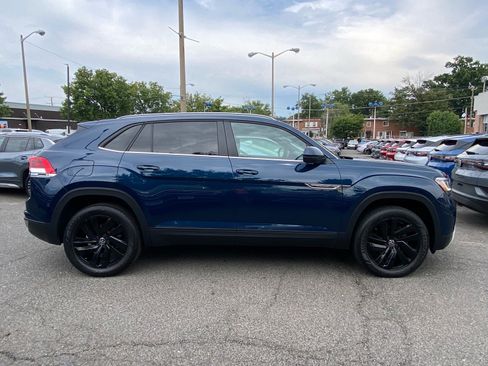 Used 2022 Volkswagen Atlas Cross Sport SE AWD/4WD image 2