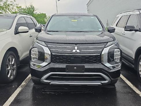Used 2025 Mitsubishi Outlander SE AWD/4WD image 2