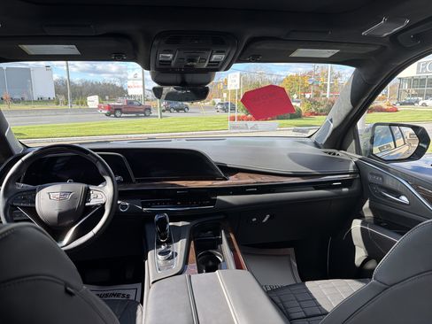 Used 2022 Cadillac Escalade ESV Premium Luxury Platinum image 29