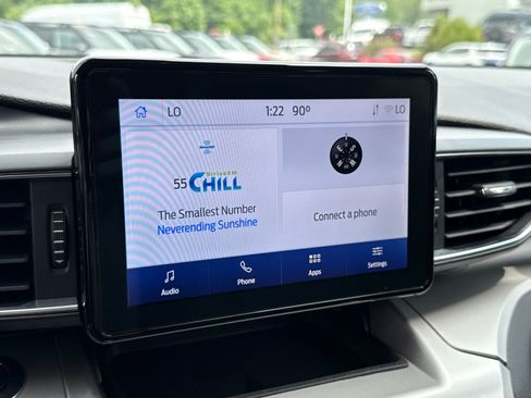 Used 2022 Ford Explorer XLT w/ Equipment Group 202A AWD/4WD image 16