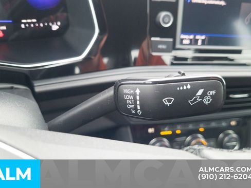 Used 2024 Volkswagen Jetta SE image 29