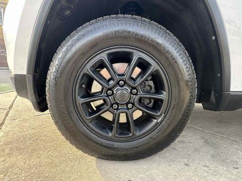 Used 2014 Jeep Grand Cherokee Laredo w/ Quick Order Package 23E image 9