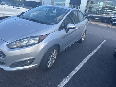 Used 2015 Ford Fiesta SE w/ Equipment Group 201A FWD image 8