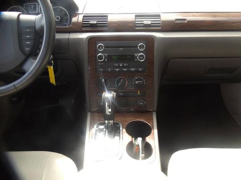 Used 2008 Ford Taurus SEL FWD image 8