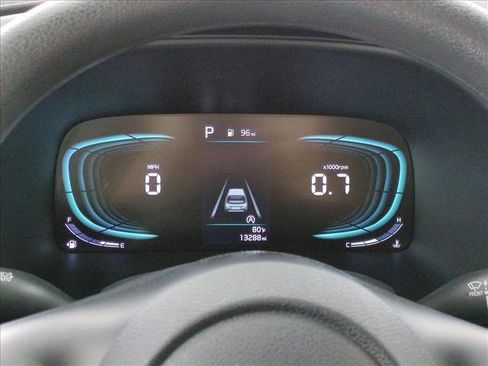 Used 2025 Kia Soul LX w/ LX Technology Package FWD image 9