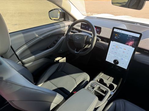 New 2026 Ford Mustang Mach-E Premium image 17