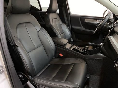 Used 2025 Volvo XC40 B5 Core AWD/4WD image 88