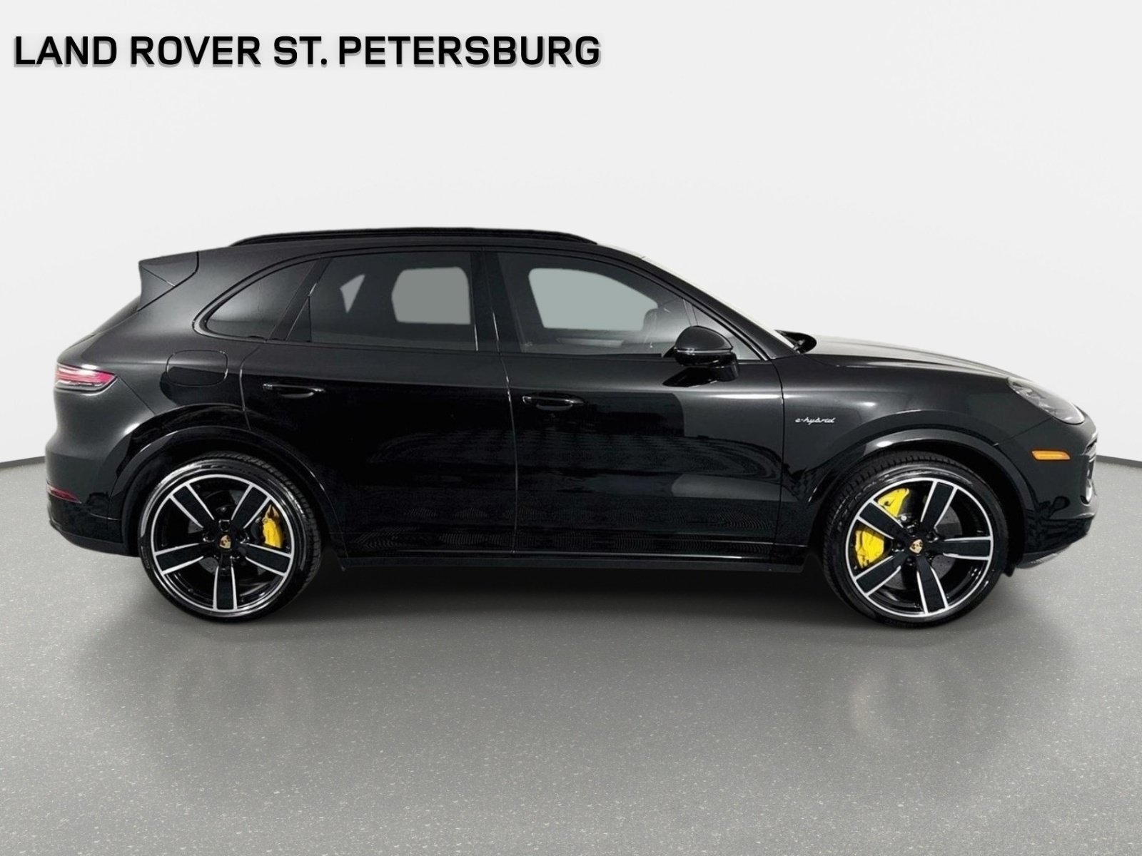 Used 2023 Porsche Cayenne Turbo S AWD/4WD image 4