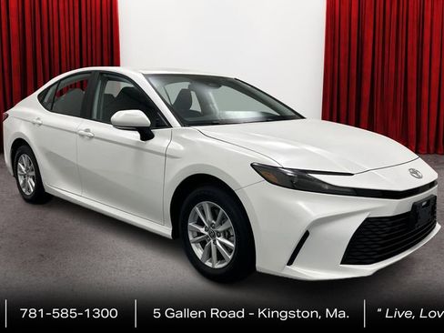 Used 2025 Toyota Camry LE w/ Convenience Package AWD/4WD image 3