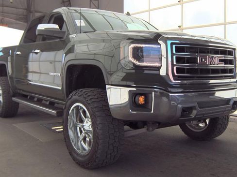 Used 2014 GMC Sierra 1500 SLT w/ SLT Crew Cab Value Package AWD/4WD image 4