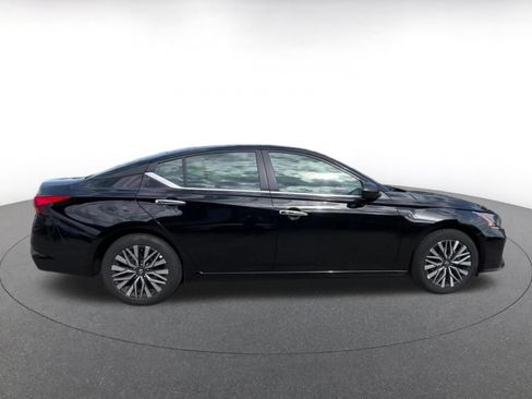 Used 2025 Nissan Altima 2.5 SV FWD image 16