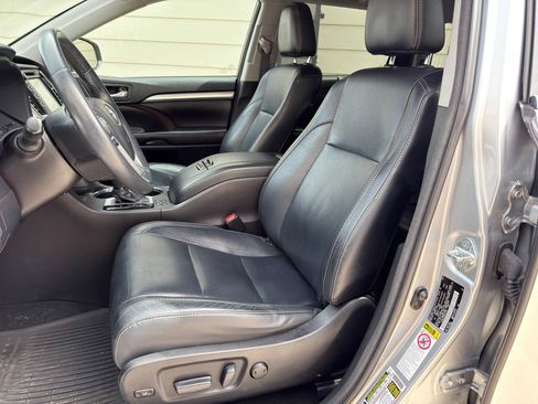 Used 2016 Toyota Highlander XLE image 17