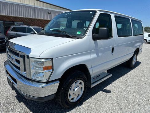 Used 2011 Ford E-350 and Econoline 350 XLT RWD image 2