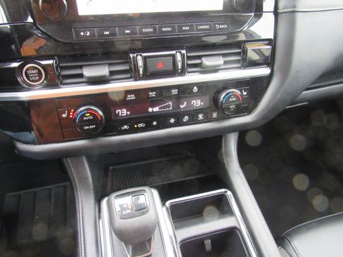 Used 2022 Nissan Pathfinder SL w/ SL Premium Package image 28