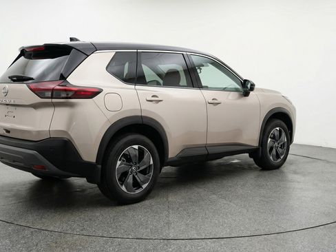 Used 2025 Nissan Rogue SV image 9