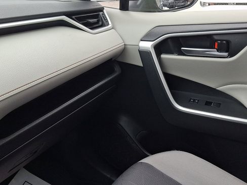 Used 2022 Toyota RAV4 XLE w/ Convenience Package image 31