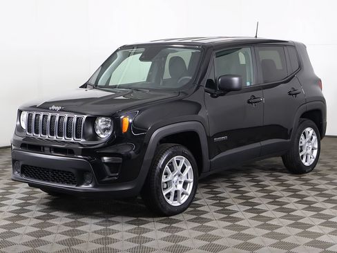 Used 2023 Jeep Renegade Latitude AWD/4WD image 7